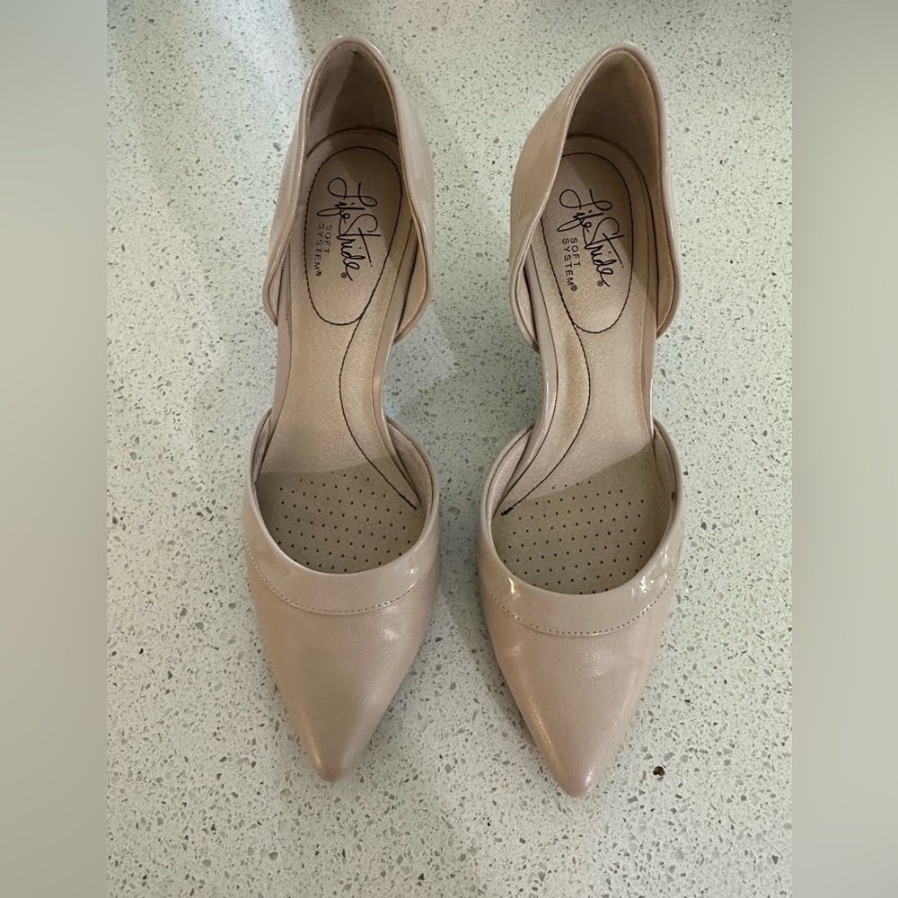 Life Stride nude heels